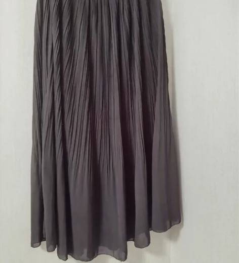 夏季黑色雪纺百褶长裙， 垂感非常好，面料舒...