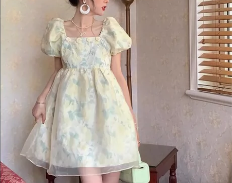 法式泡泡袖碎花连衣裙女收腰方领蓬蓬裙公主风...