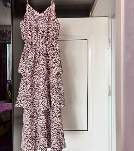 粉红色豹纹吊带蛋糕长裙，带里衬，质量超级好...