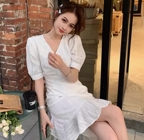 超适合约会的小白裙，带点小鱼尾，超级显瘦，...