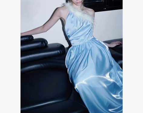 Layers 湖水蓝 羽毛肩带露肩抽褶 修...