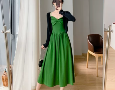 法式复古纯色吊带长款收腰显瘦绿连衣裙子女开...
