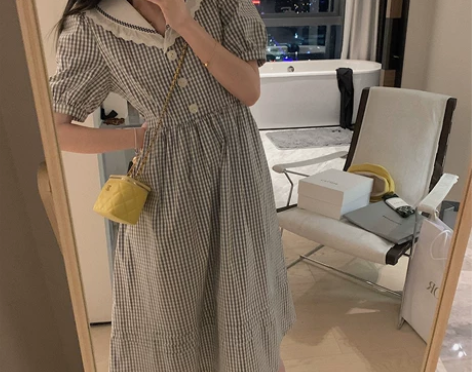 小宜定制 很清爽的深蓝白色细格连衣裙，有点...