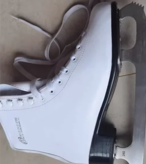 39码，华花样滑冰 感兴趣的话点“我想要”...