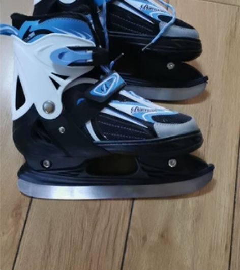 冰刀能调鞋号39—42 感兴趣的话点“我想...