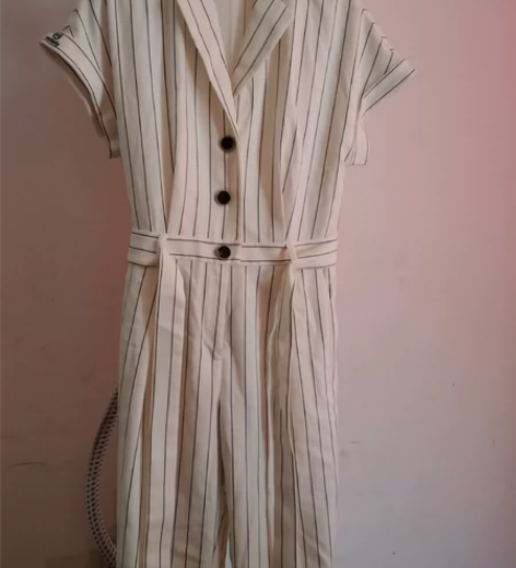 欧时力连体裤,料子非常好很有质感,全新未穿...