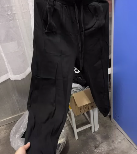 美特斯邦威不起球黑裤子 原价200 感兴趣...