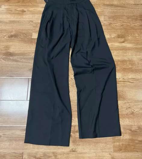 【全新】女款轻薄休闲裤 左腿刀割设计 感兴...