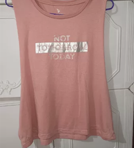 国际品牌女生背心三件Xl码，全新，只下水清...