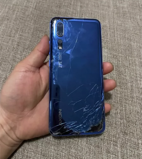 中兴axon10pro碎屏手机出售,外破后盖破,功能正常,内... 中兴axon10pro碎屏手机出售,外破后盖破,功能正常,内...