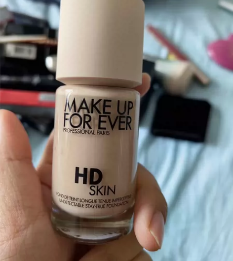 玫珂菲仿真肌粉底液r12 全新未使用，批号如图，不知道日期