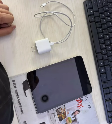 iPad mini6 有磕碰如图。  没有...