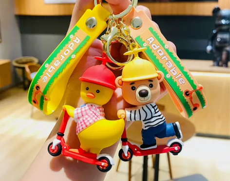 卡通可爱滑板小熊小鸭创意钥匙扣精致情侣男女...