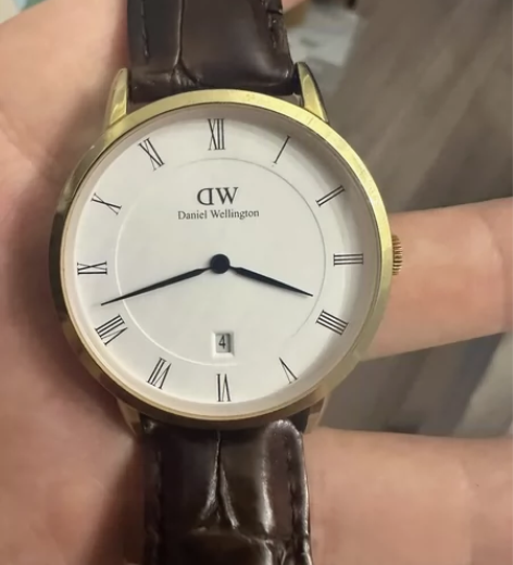 DW  男表 原装一手 表带赠送 几年前买...