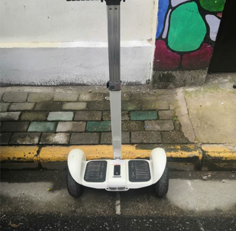 平衡车 使用良好，很好玩，上面有扶手，很安...