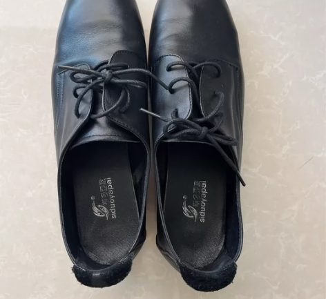 43尺码,200+购入。有磨损,细节如图。...