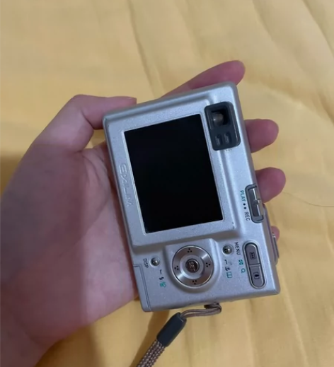 卡西欧z3 开机键有点不灵 一会能开机一会...