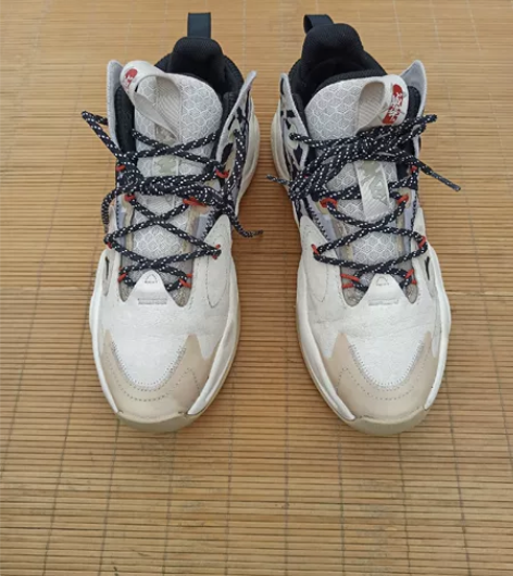 42.5码安踏新款运动鞋 鞋子八成新以上，...