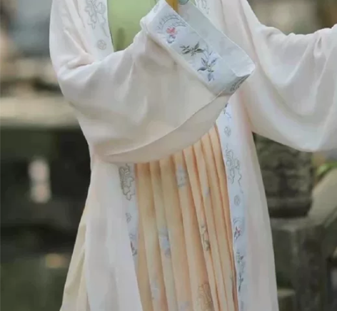 此间春色兰若庭如图一套M码 全新带吊牌 褙...