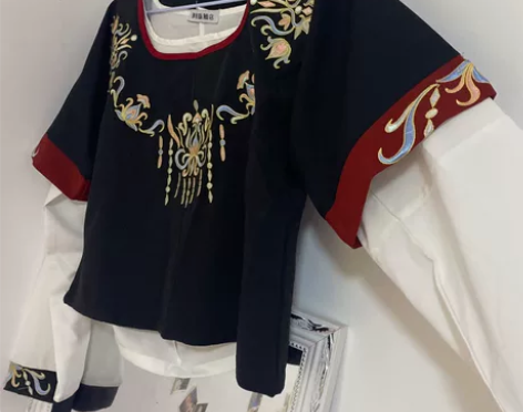 珍缕千禧寻坦领三件套有披帛s码 感兴趣的话...