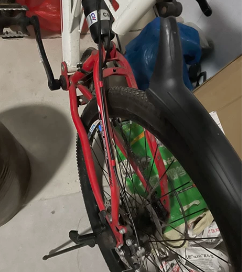 山地自行车，没怎么用过，放库房里落灰了，擦...
