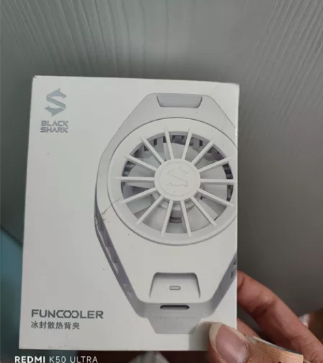 黑鲨散热背夹，有包装盒 感兴趣的话点“我想...