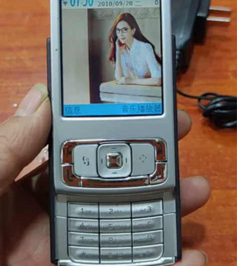 诺基亚N95滑盖手机 120元包邮 经典智...