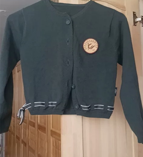 校服，墨绿色短款毛衫。懂的人都懂。130码...