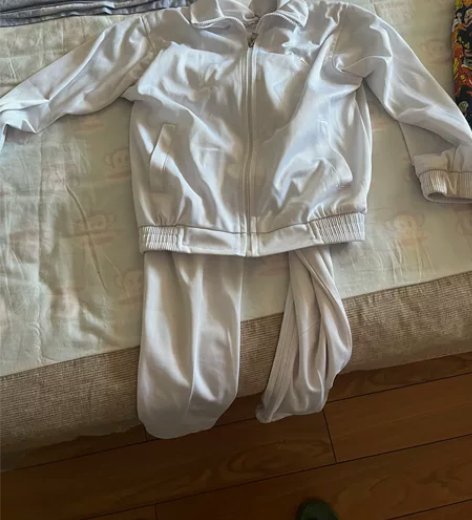 白学生服，120，就穿过一次 感兴趣的话点...