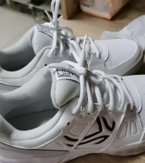 全新未穿过，迪卡侬网球鞋[比心] 感兴趣的...