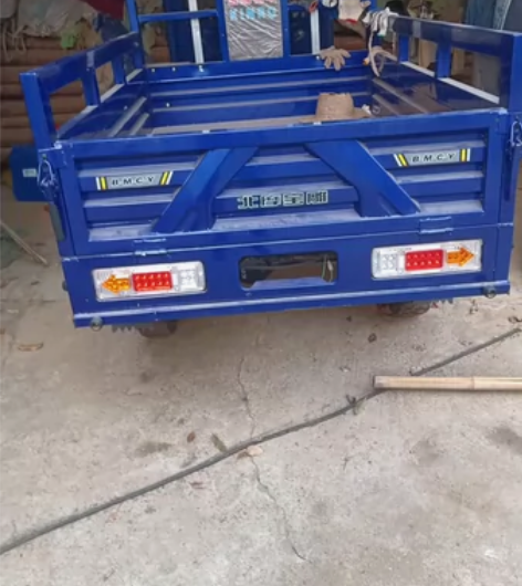 三轮摩托车9.9成新，买来没骑几天，特价转...