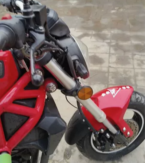 2017年年4月的银钢小怪兽150摩托出售...