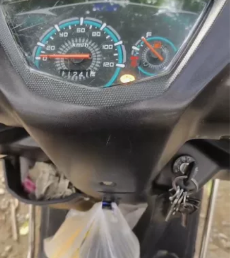 豪爵100踏板摩托车,巨省油,皮实耐用,1...