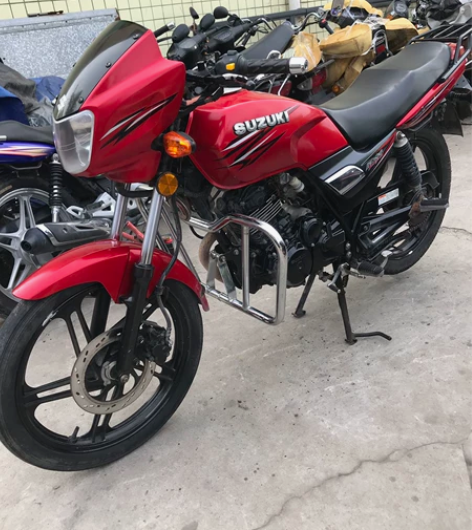 铃木钻豹摩托车，很新，骑的少，保养的好，如...