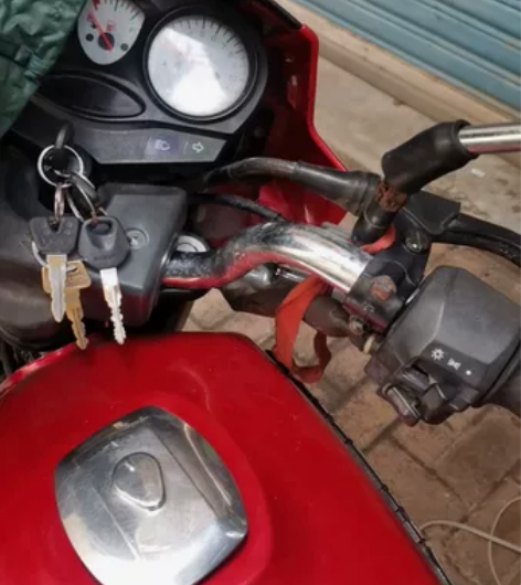 铃木钻豹125，整车三万多公里，发动机原装...