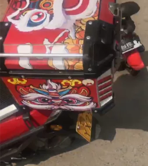 济南铃木uy 125摩托车，20年挂牌，实...