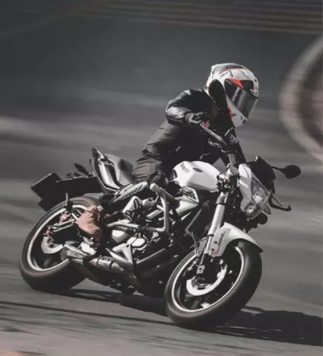 出自己骑的欧版黄龙300，车况没毛病，一直...