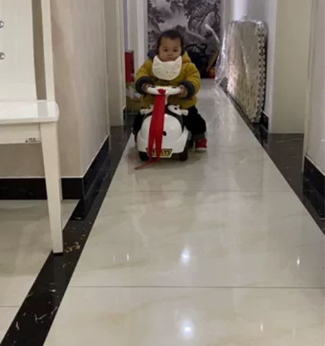 奶牛儿童音乐滑行车宝宝童车婴幼儿溜溜车助步...