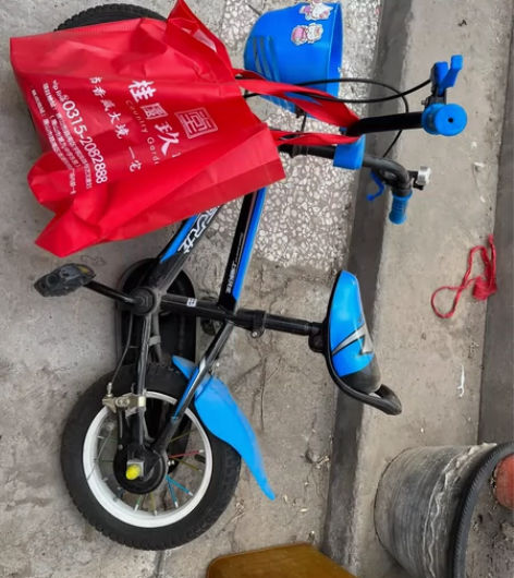 上海永久自行车，基本全新，带辅助轮车子特别...