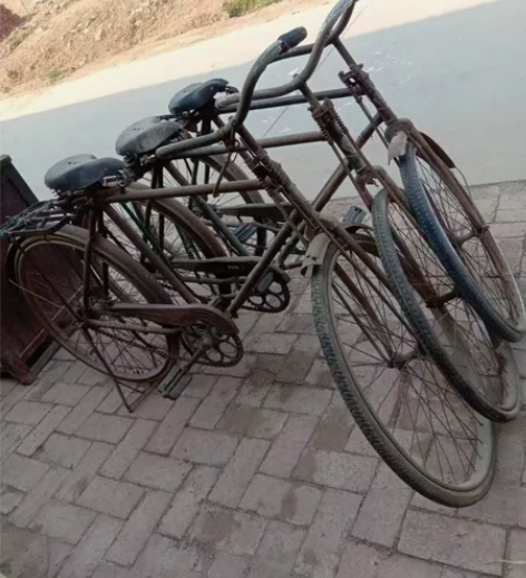 大量七八九十年代二六、二八式自行车，杂牌、...