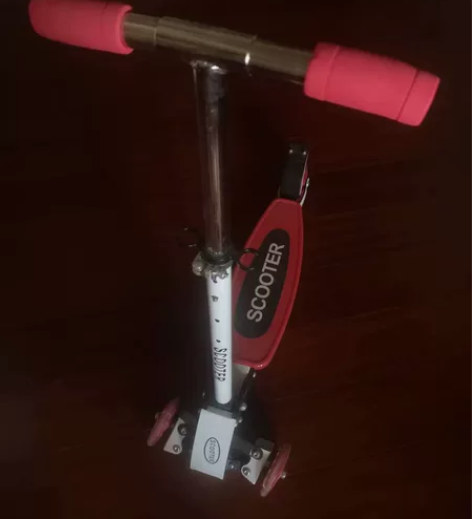 scooter 滑板车儿童 九九新，小区里...