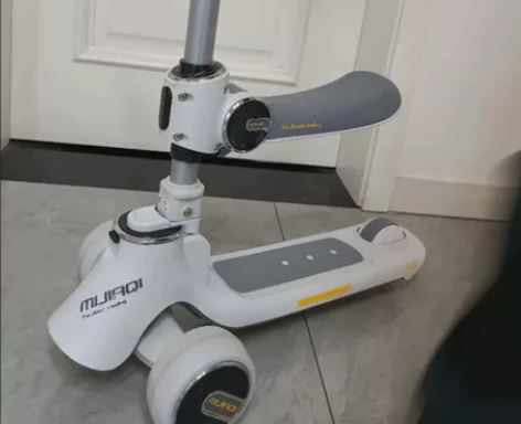 滑板车儿童三合一滑板车可坐可滑一键折叠2-...