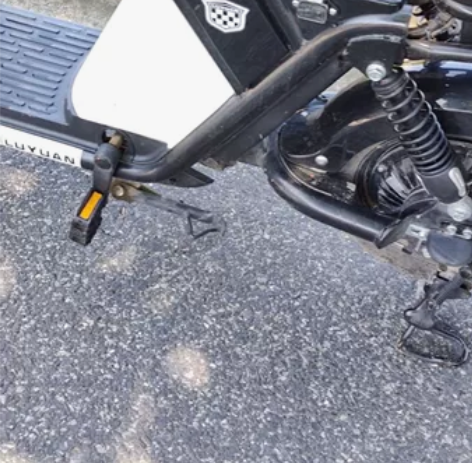 绿源电动车，买了2个多月，锂电池，充满点跑...