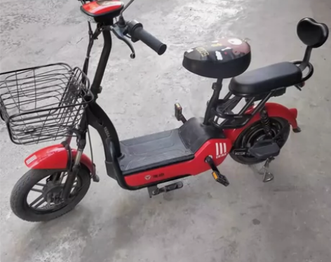 雅迪电动车9成新 续航里程25左右 感兴趣...