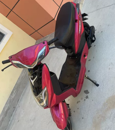 现在搬家用不上了，雅迪电动车60伏 9成新...