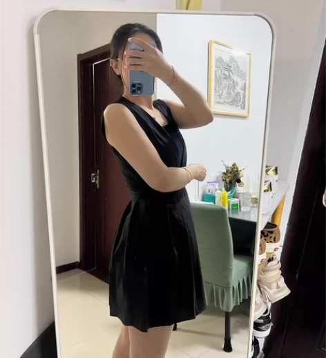 可连衣裙，可马甲，下摆裙子可以收起来扣在后...