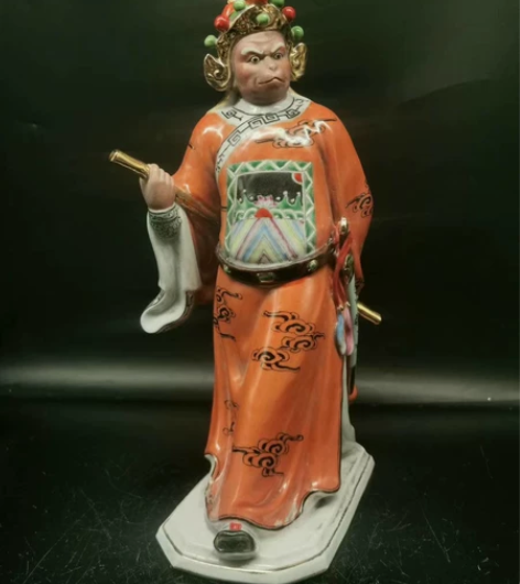 景德镇美一瓷厂的美猴王雕塑瓷 感兴趣的话点...