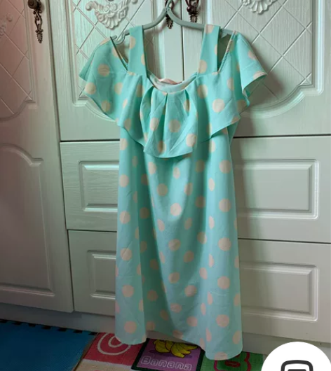 薄荷绿波点大荷叶边连衣裙，商场购买，质量挺...