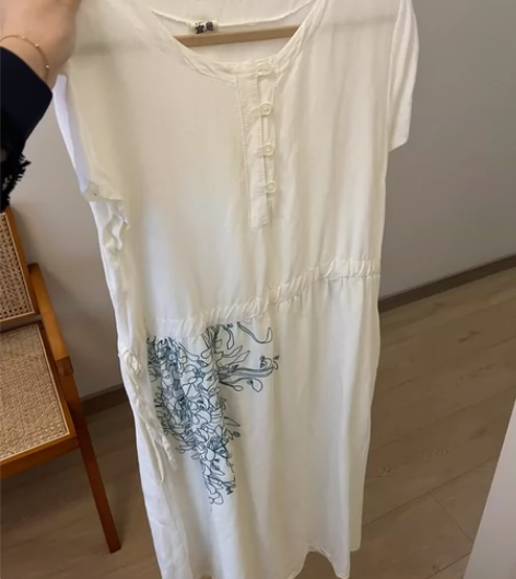 文艺风 白色棉麻连衣裙 精美刺绣 感兴趣的...