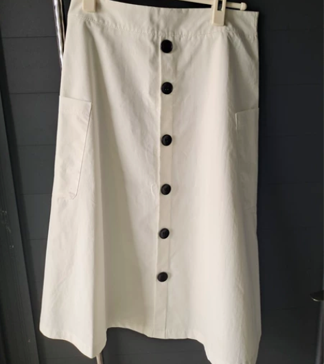 22春夏装轻奢短裙纯色钮扣装饰半身裙新款职...